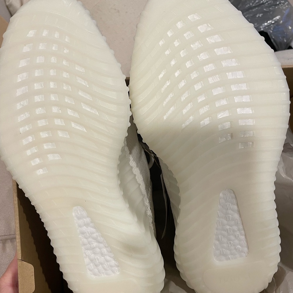 Yeezy 350 V2 - Picture 6 of 6